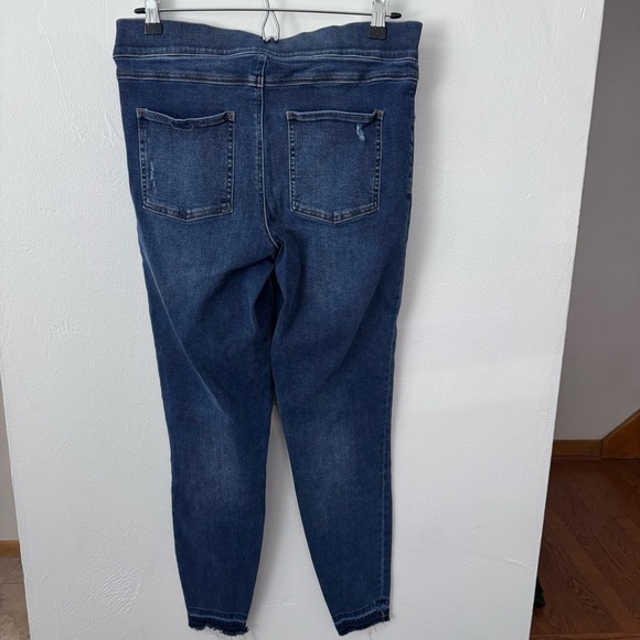 Spanx pull on medium wash lightly distressed skinny jean Size Large - Picture 7 of 7